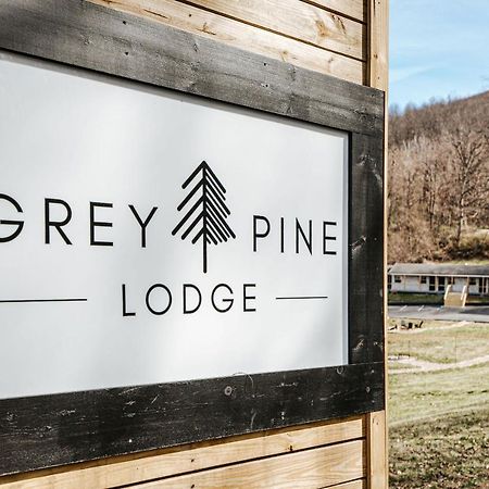 Grey Pine Lodge Waynesboro Exteriör bild