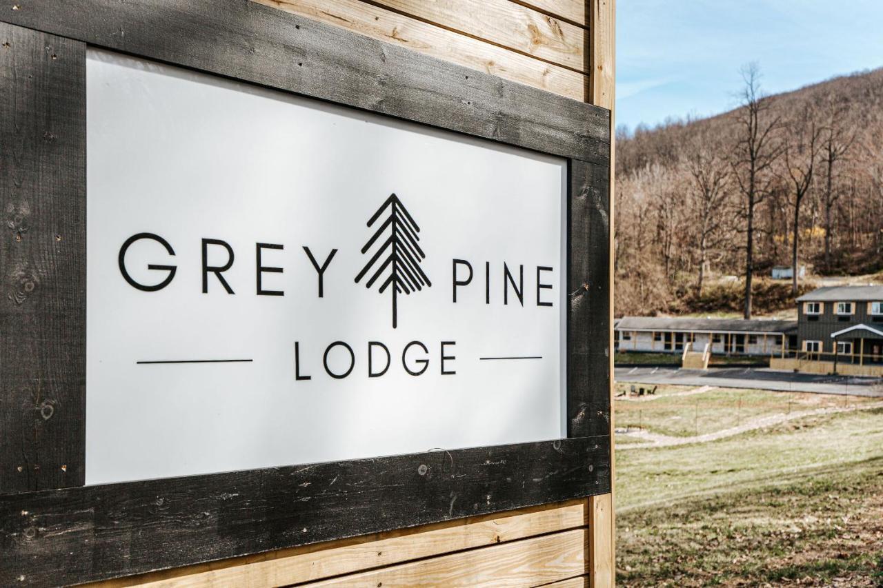 Grey Pine Lodge Waynesboro Exteriör bild